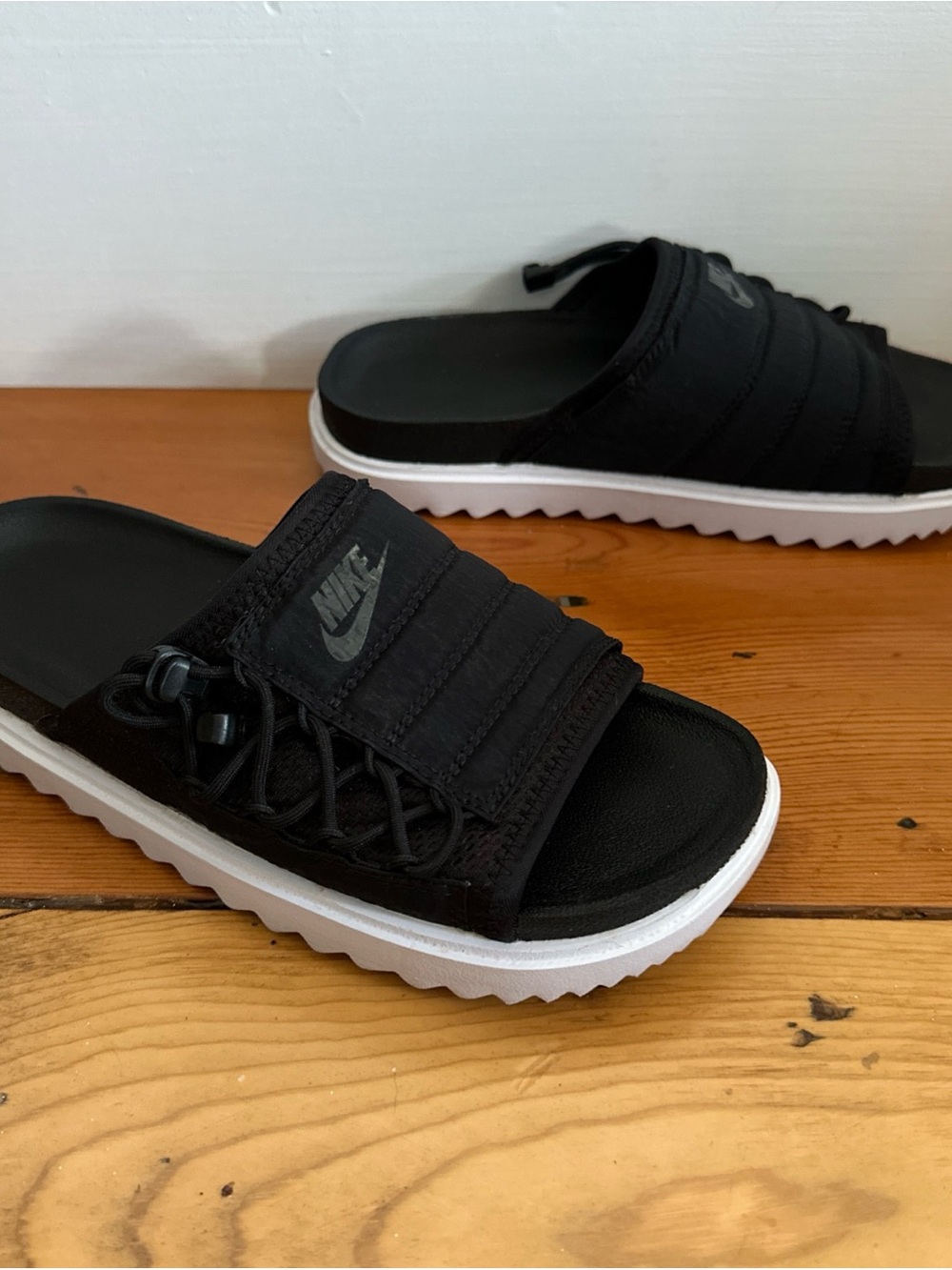 Nike Womens Size 7 Asuna Slides Sport Sandal Black Sail/White CW9707-002 quilted